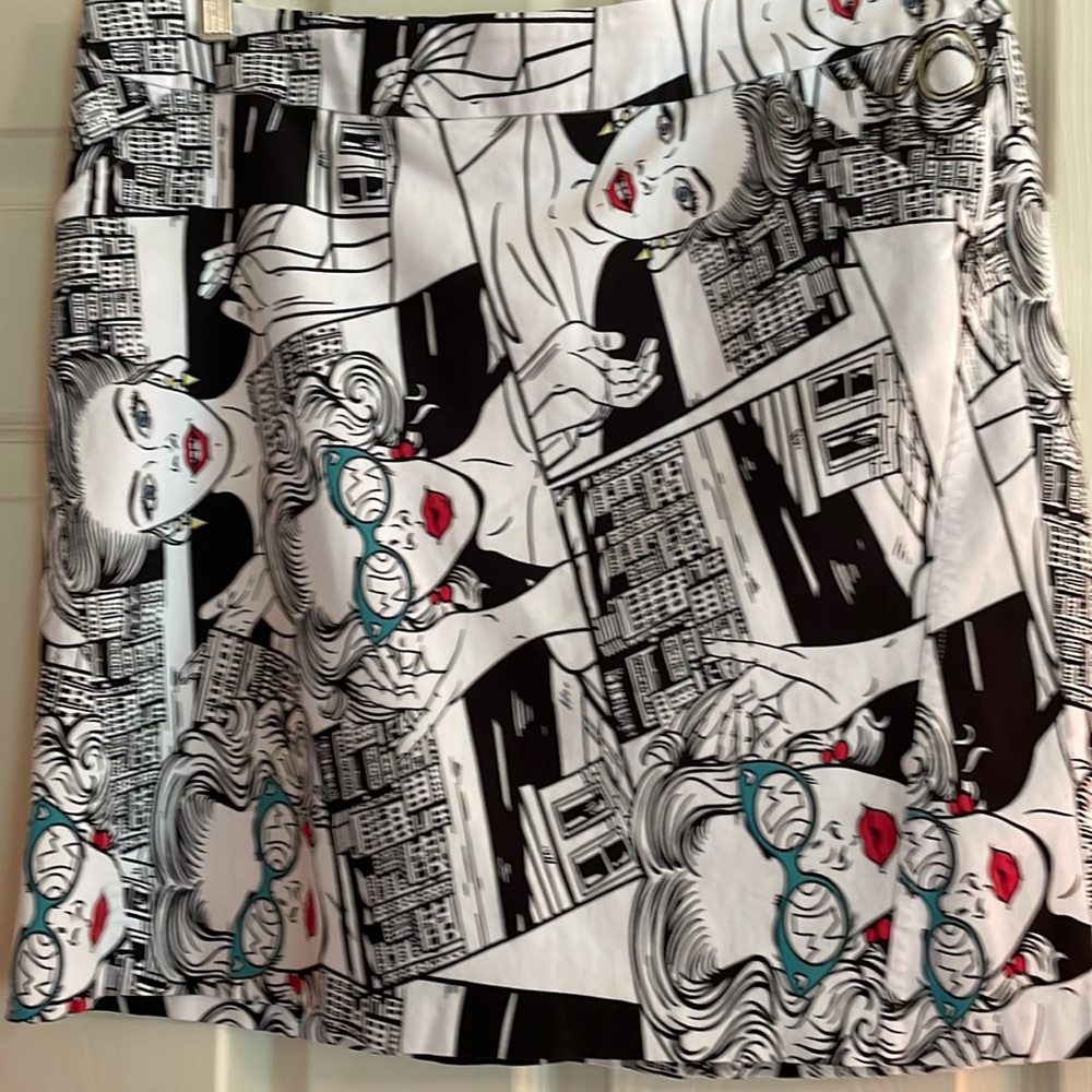 Woman skort would an abstract design